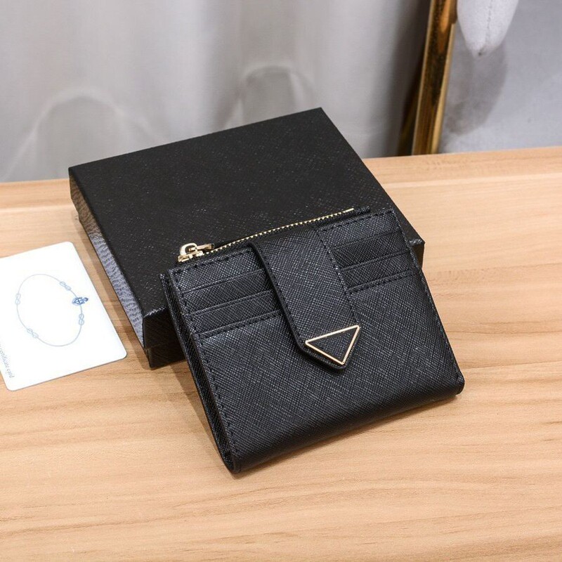 New Ins Cowhide Wallet Short Buckle Two-fold Card Bag Coin Purse Multi-function Large Capacity Fashion Cute New Ins Cowhide Wallet Short Buckle Two-fold Card Bag Coin Purse Multi-function Large Capacity Fashion Cute