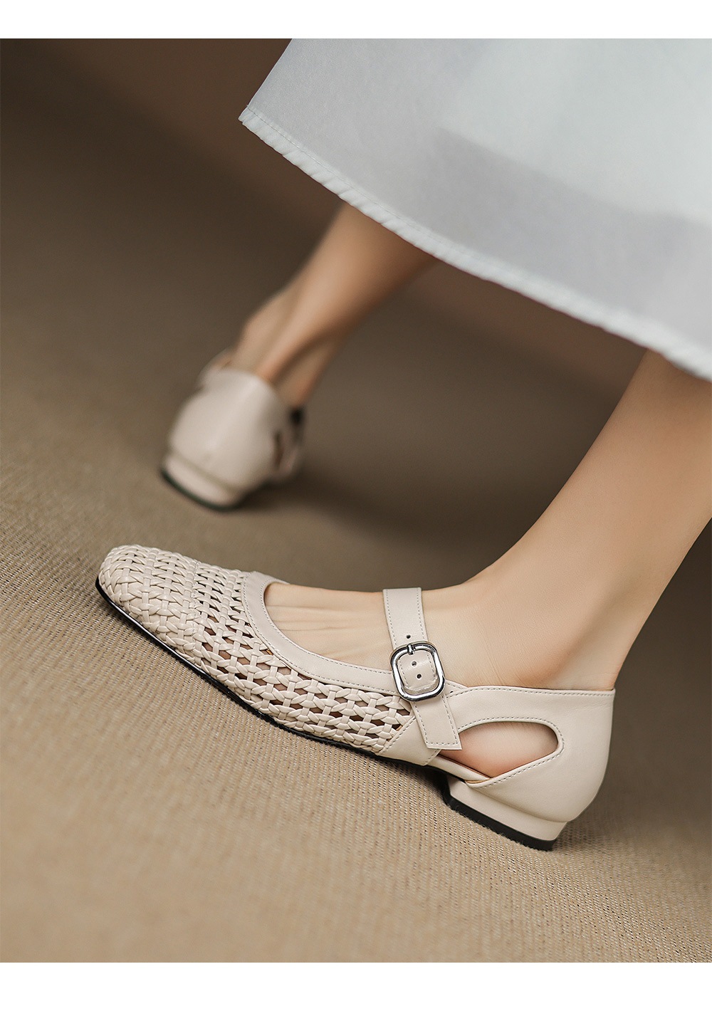 Dép sandal nữ quai ngang đế thấp mũi vuông da bò dệt kiểu La Mã — đen chi tiết 2