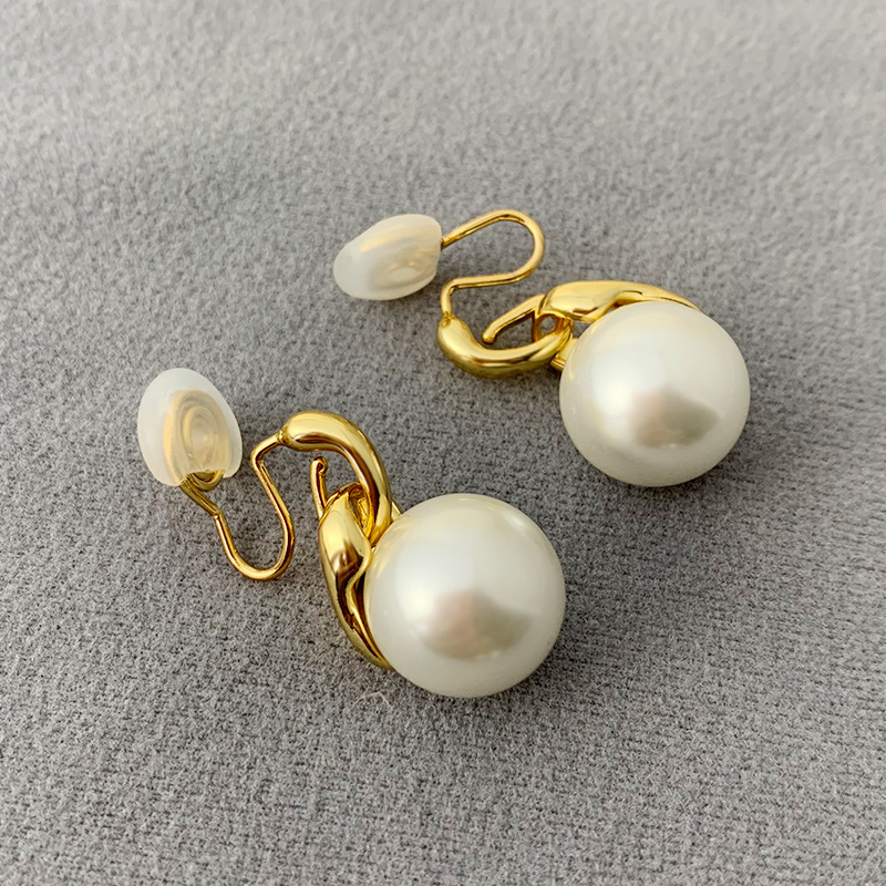 16g Weight 925 Sterling Silver Ear Needle Material Pearl Inlay Material Ear Cuffs, Ear Studs Classification 1 Pair Quantity Banquet, Daily, Date Occasion Copper Material Geometric Pattern All Seasons Season Women's Gender Plating, Inlay Design Elegant Style 1 Pair Elegant Geometric Plating Inlay Copper Pearl Ear Cuffs Ear Studs 20