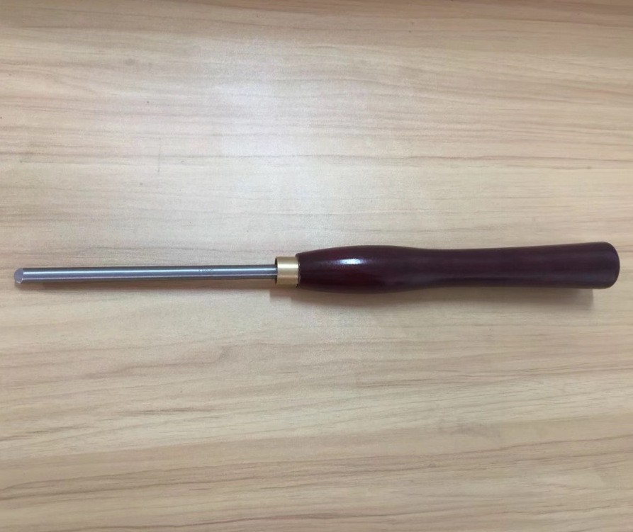 빨간 손잡이가있는 작은 반원