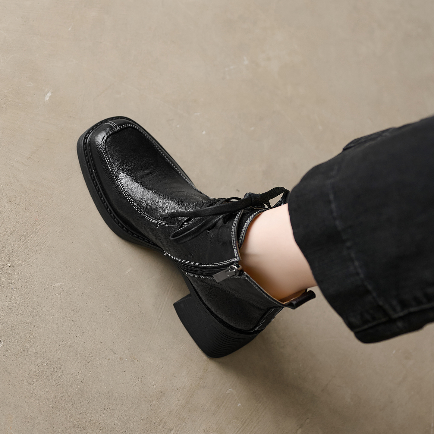Boot nữ mũi vuông dây buộc da dê cao gót cổ ngắn lót nhung — Lớp lót nhung đen