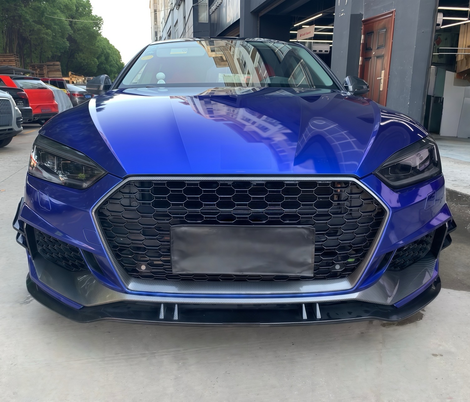 Suitable for Audi A5 models from 2017-2020, this is an RS5-style front bumper upgrade kit, including the front grille
