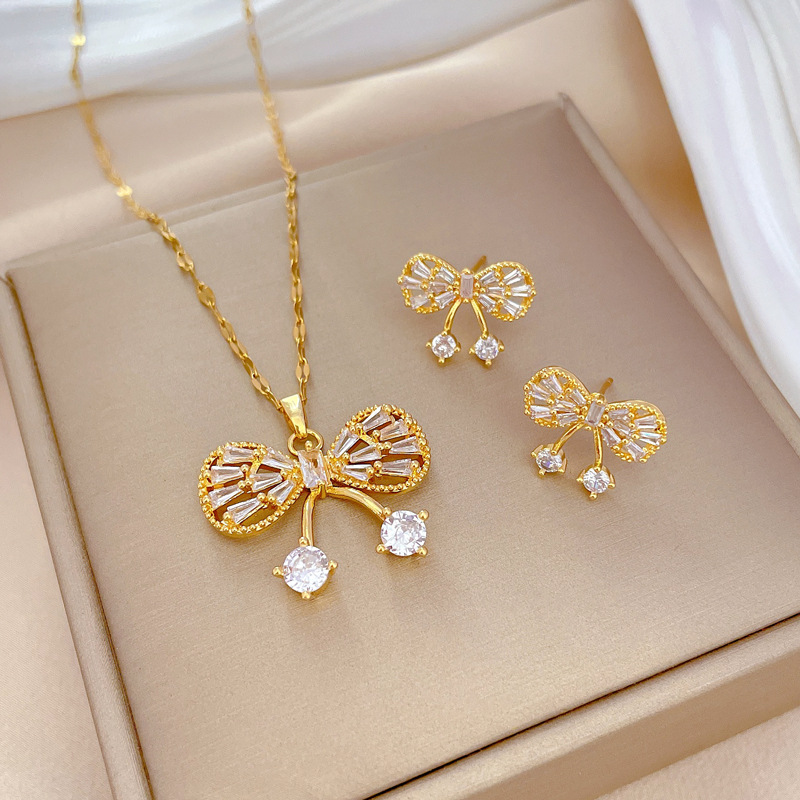 Set di collana e orecchini Microset di lusso leggero, microset a farfalla, personalità, temperamento, banchetto, orecchini, combinazione di articoli_voghion.com