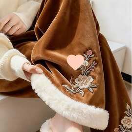 冬季2026年新中式洋气时髦风松弛感大方得体贵气丝绒保暖阔腿裤