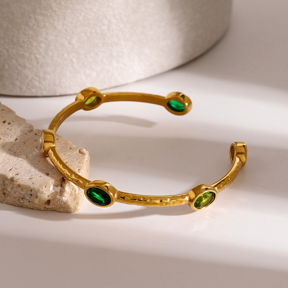 JEDING Europa y América pulsera de zircon de acero inoxidable en el viento ligero lujo joyería retro 18k oro no desvanecido pulsera de acero titanio