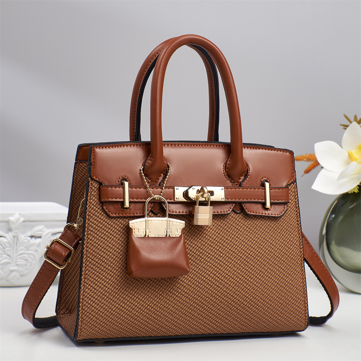 2025 primavera nuevo estilo bolso de mujer bolso grande europeo y americano bolso portátil de cuero suave de gran capacidad mensajero de un solo hombro bolso de mujer
