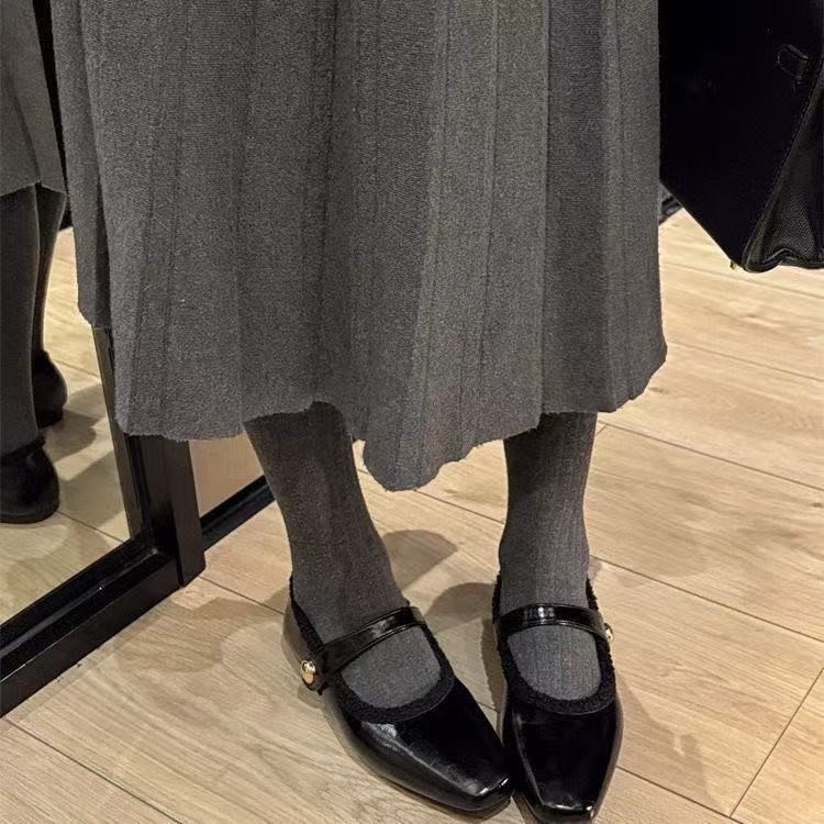 2026 primavera y otoño nuevos zapatos franceses de una sola mujer aumentan la altura interior retrógrada de cabeza cuadrada superficial Marizhen zapatos de cuero de viaje casual