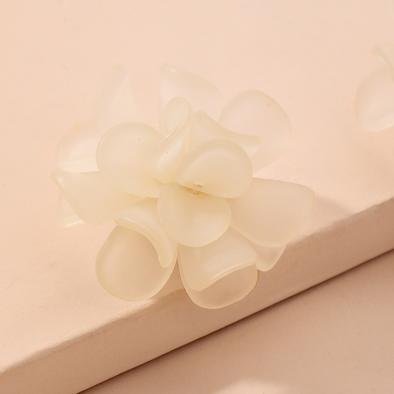 Fashion Acrylic White Flower Earrings Wholesale Nihaojewelry display picture 5