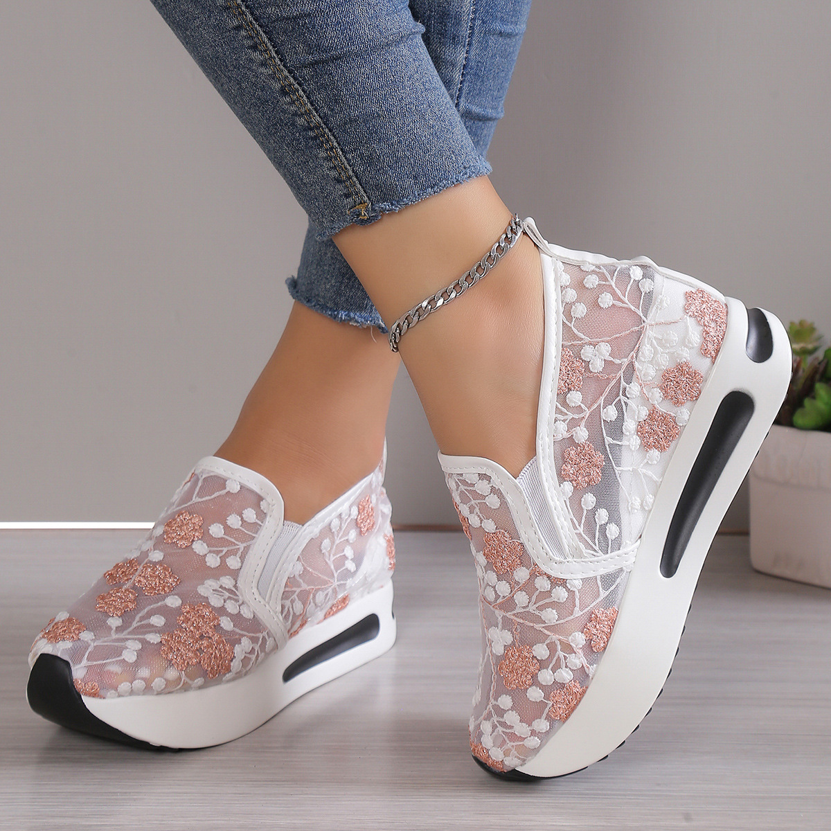 Zapatos individuales mujeres 2024 primavera versión coreana del nuevo encaje malla casual pies tacones altos elevan sandalias de mujer