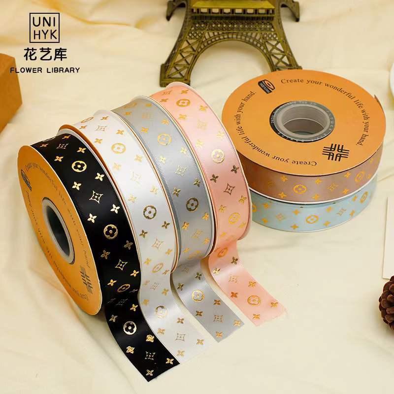 Cinta al por mayor Cinta de Oro L trébol mismo patrón barra bandeja hecha a mano cinta de poliéster flor pastel caja de regalo