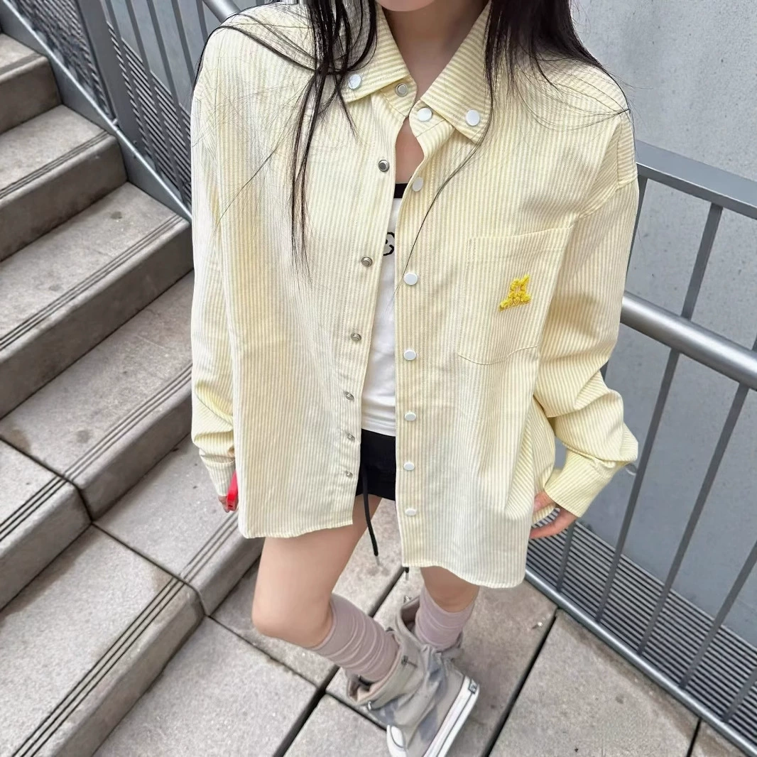 Желтая полосатая рубашка для женщин, весна и лето 2025, новое полотенце с вышивкой в ​​виде щенка допамина, свободная солнцезащитная рубашка, куртка для женщин