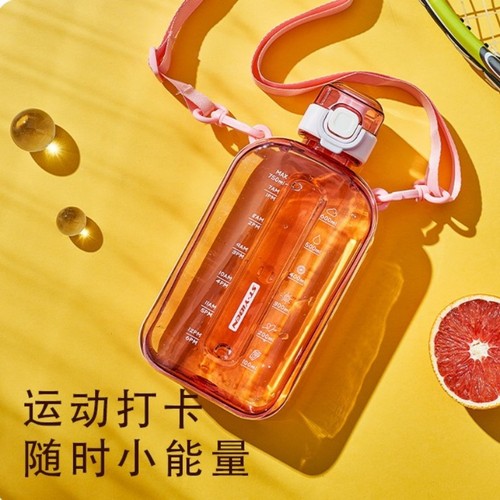  New Personality Creative Flat Cup Straw Plastic Water Bottle, L Yiban Mu Xin Le Cheng Water Cup Outdoor Summer