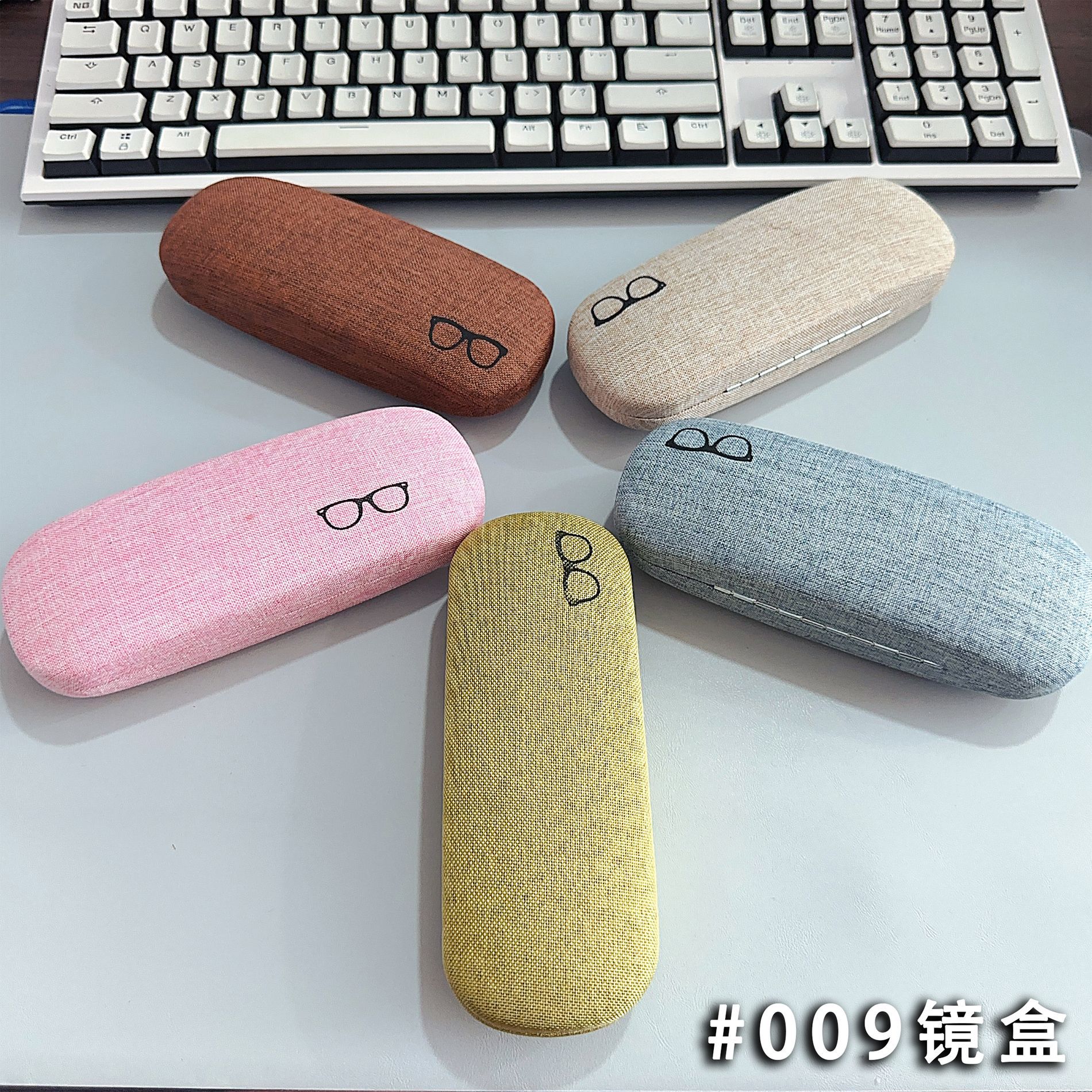 Nuevo estuche para gafas de moda con cadena antideslizante, adecuado para gafas de miopía, gafas de lectura, varios colores, incluye paño para gafas y varios colores de estuche para gafas.