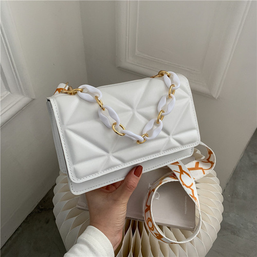 Fashionable chain link chain handbag with a unique and versatile small square bag,  new single shoulder crossbody bag for women.