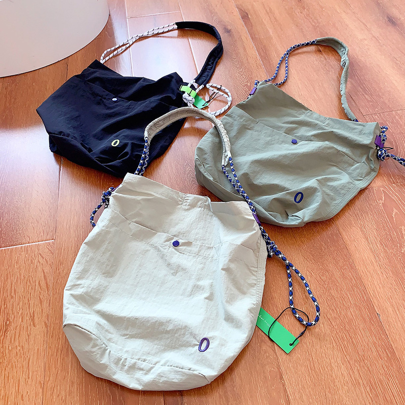 Outdoor Functional Niche Designer Minimalist Wrinkled Lightweight Sports Waterproof Crossbody Shoulder Bag for Men and Women Couples