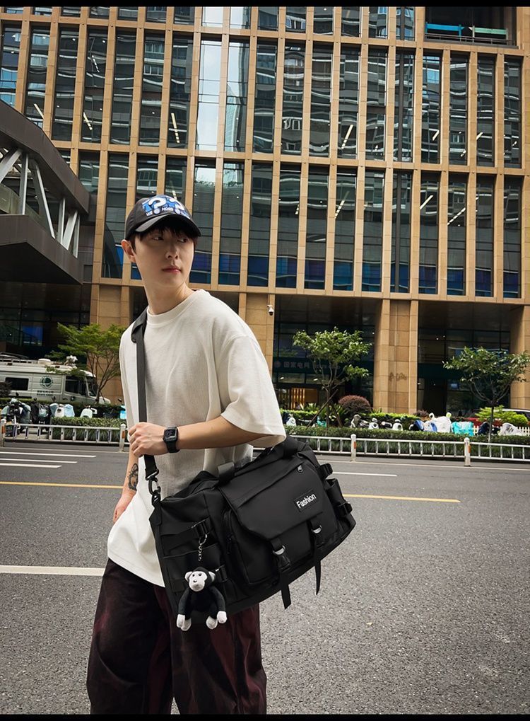 Travel bag with wet/dry separation, large capacity