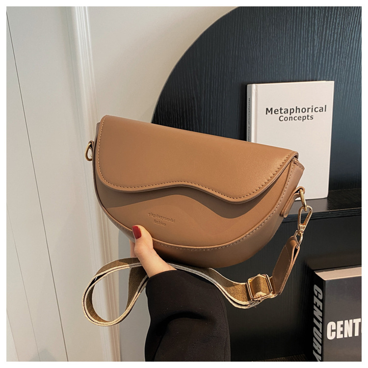 Grenzüberschreitende Damentasche 2024 neue einzelne Schulter Crossbody modische kleine quadratische Tasche Internet berühmte breite Schultergurt Live-Übertragung Schulter b_voghion.com