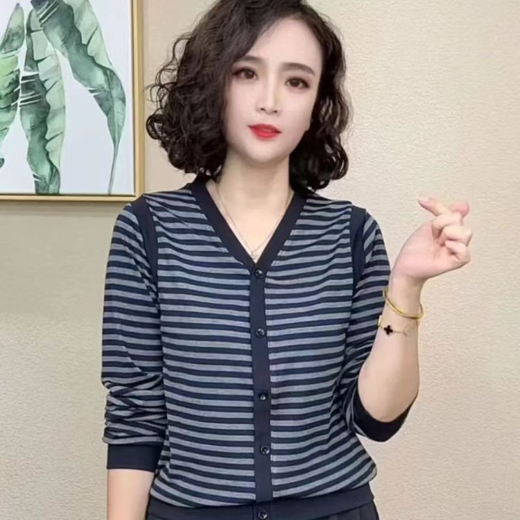 一件代发直播爆款2025秋季新品时尚减龄拼接条纹V领百搭长袖上衣|undefined