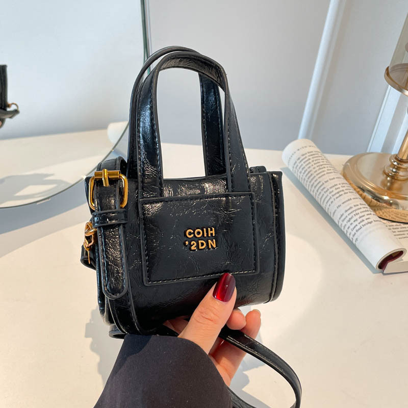 2026 Spring/Summer New Korean Style Small Square Handbag for Women, Fashionable and Versatile Commuter Shoulder Crossbody Bag