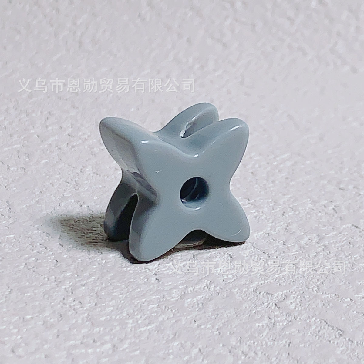 X (gray)