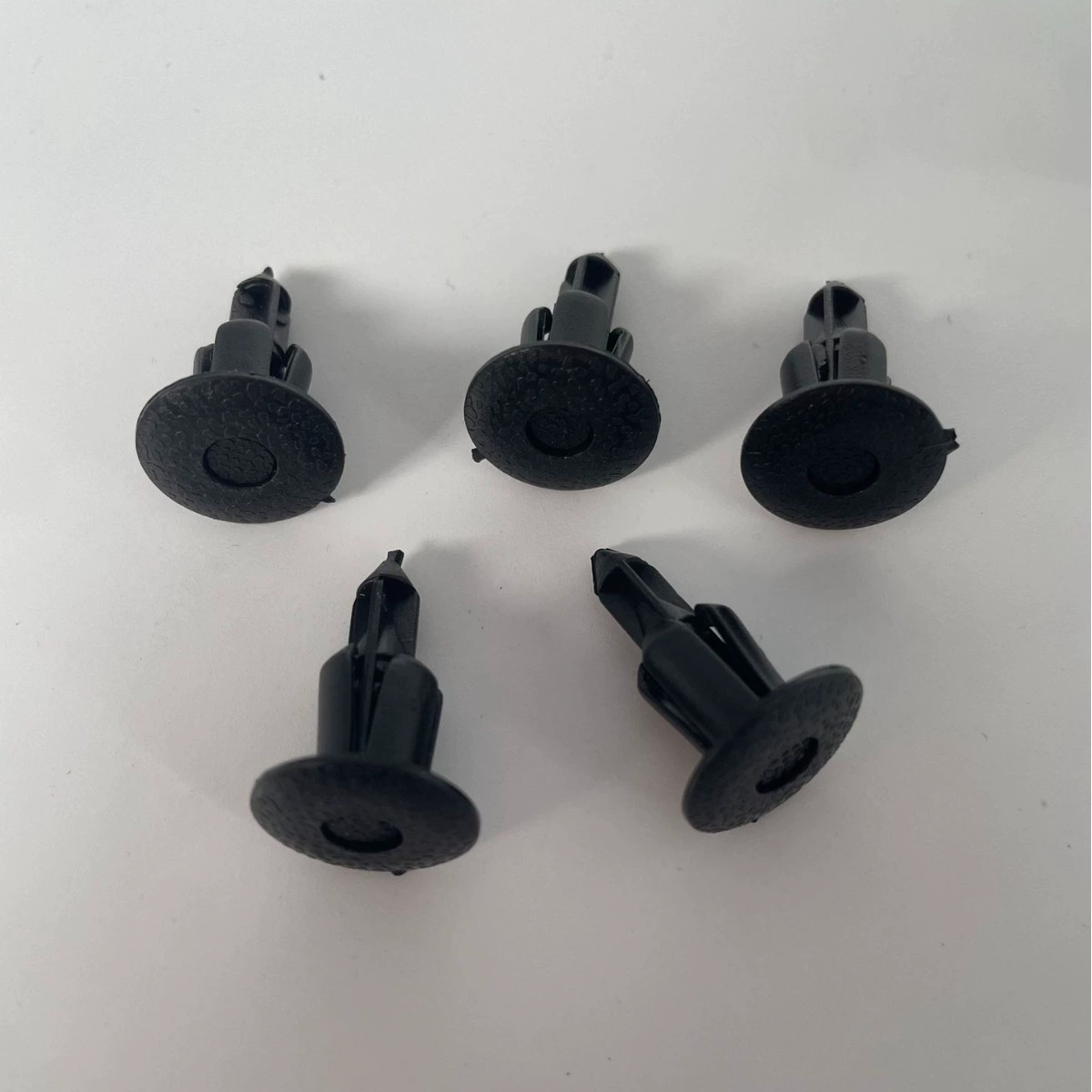 Подходит для Volvo XC60XC90S60S90 бампер моторного отсека защитная пластина резервуар для воды средняя сетка пряжка аксессуары