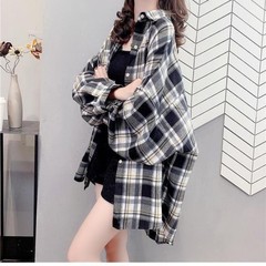格子のシャツの女性の長袖の2025春の新型の韓国版BFの復古の外は百合の香港風の洋風のシャツのコートを着ます。
