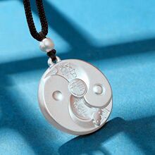 ���Ը��yɫ����������ͨ���朾ò���ɫ�Ʒ�Ї��L����ֱ��Ů����