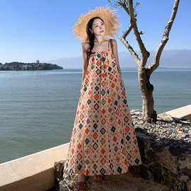 云南旅游穿搭民族风复古碎花吊带连衣裙温柔气质宽松a字长裙夏季