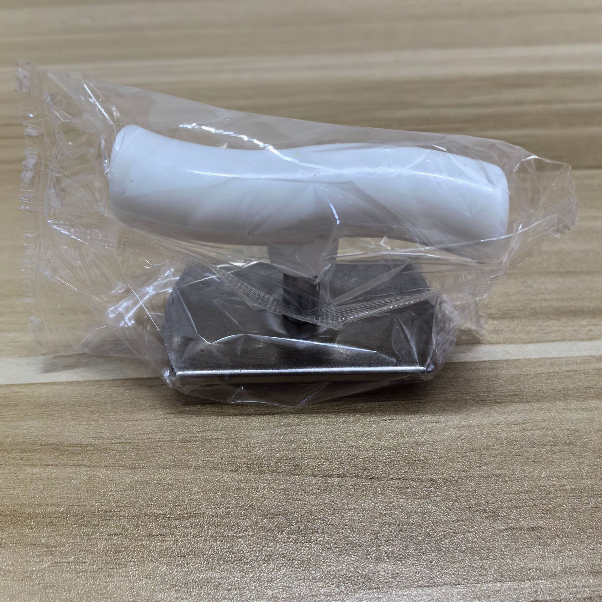 Rotary bottle opener [white bag]