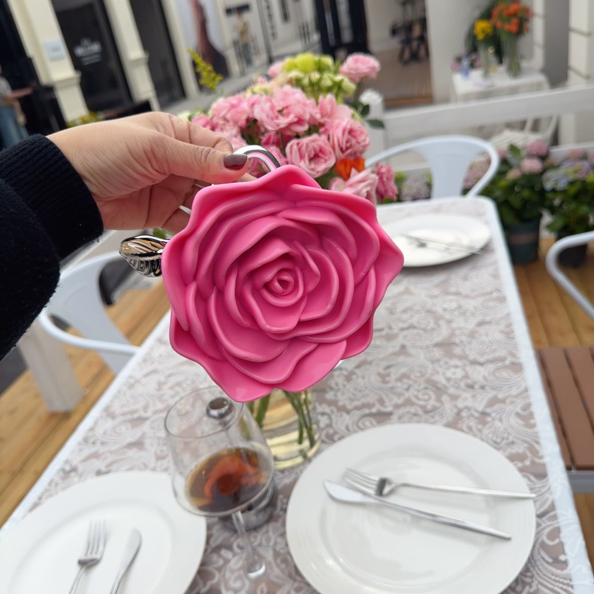 Elegant and stylish rose, versatile for autumn and winter, a box bag with a niche design and a sense of sophistication, a hand-held crossbody bag for dinner parties undefined