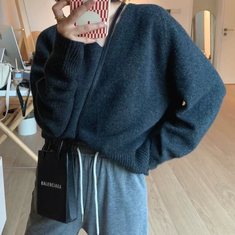Short V-Neck Knit Sweater, Women's Spring-Autumn, Soft Body-Friendly, One Size