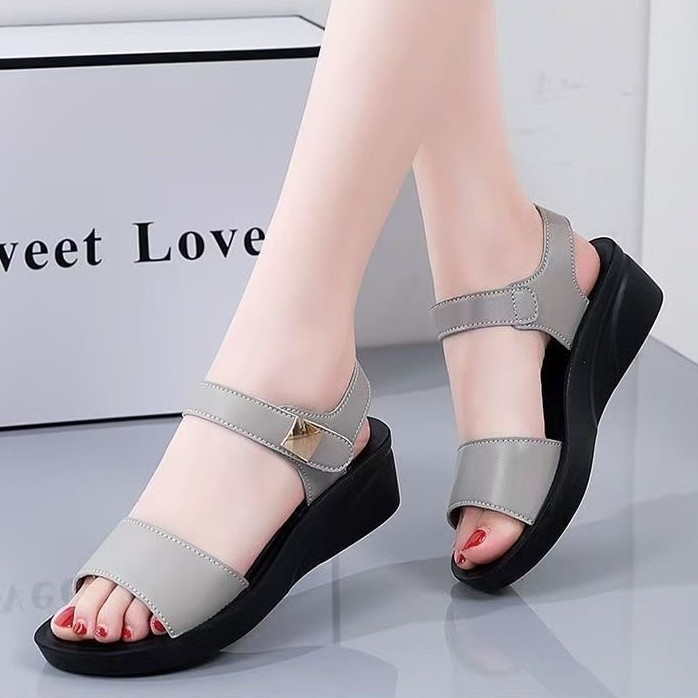 Hermosas sandalias para mujeres verano 06 nuevo muffin de fondo grueso sandalias de talón hebilla de moda zapatos de playa de mujer romana