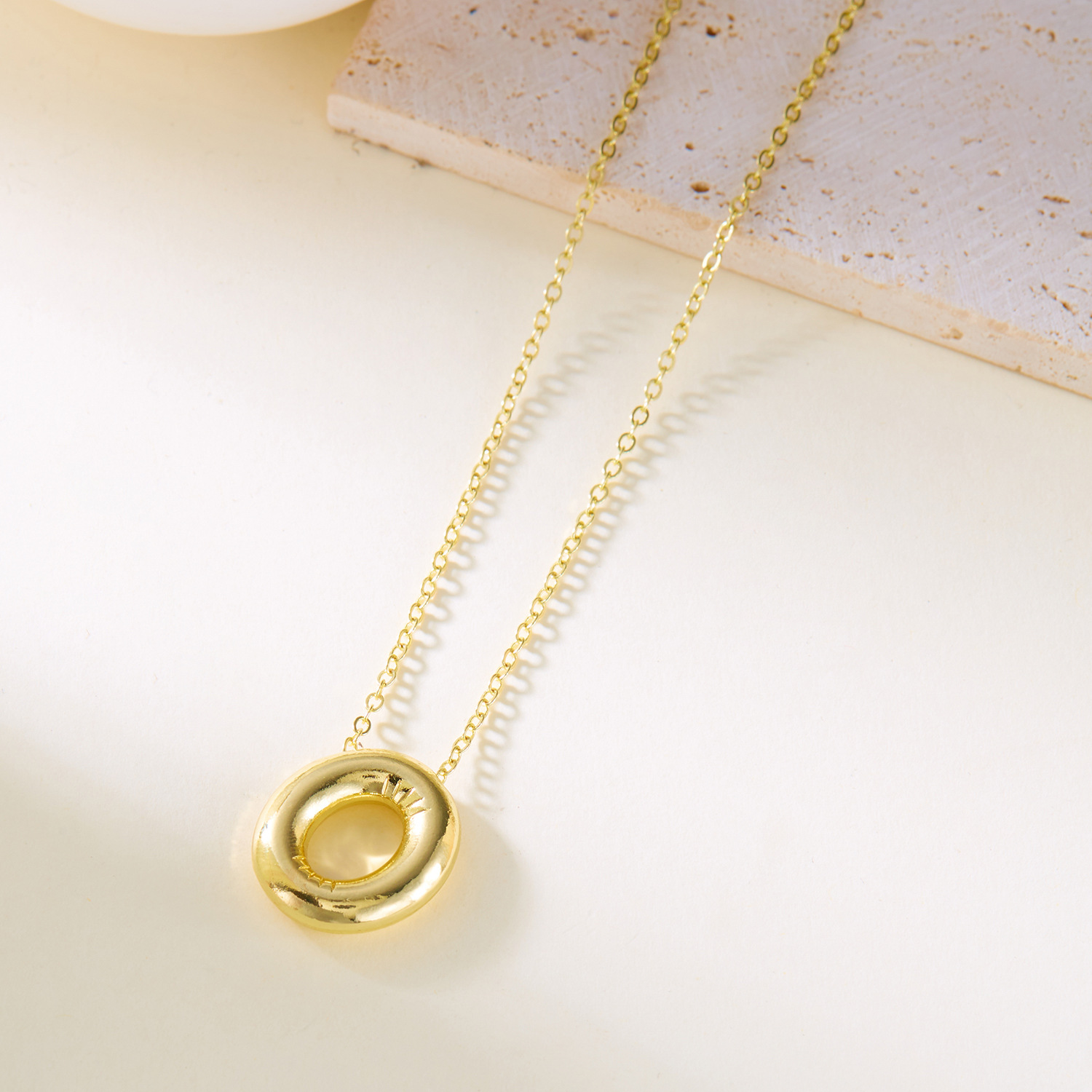 Collier avec pendentif lettre initiale style ballon original_voghion.com