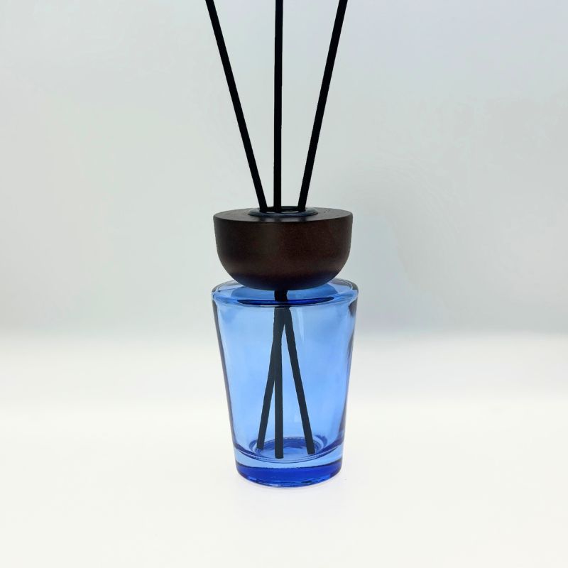 Botella vacía europea simple de alto valor nominal botella de fragancia de madera sólida botella de aceite esencial de caña cónica sin fuego 28 dientes botella de vidrio