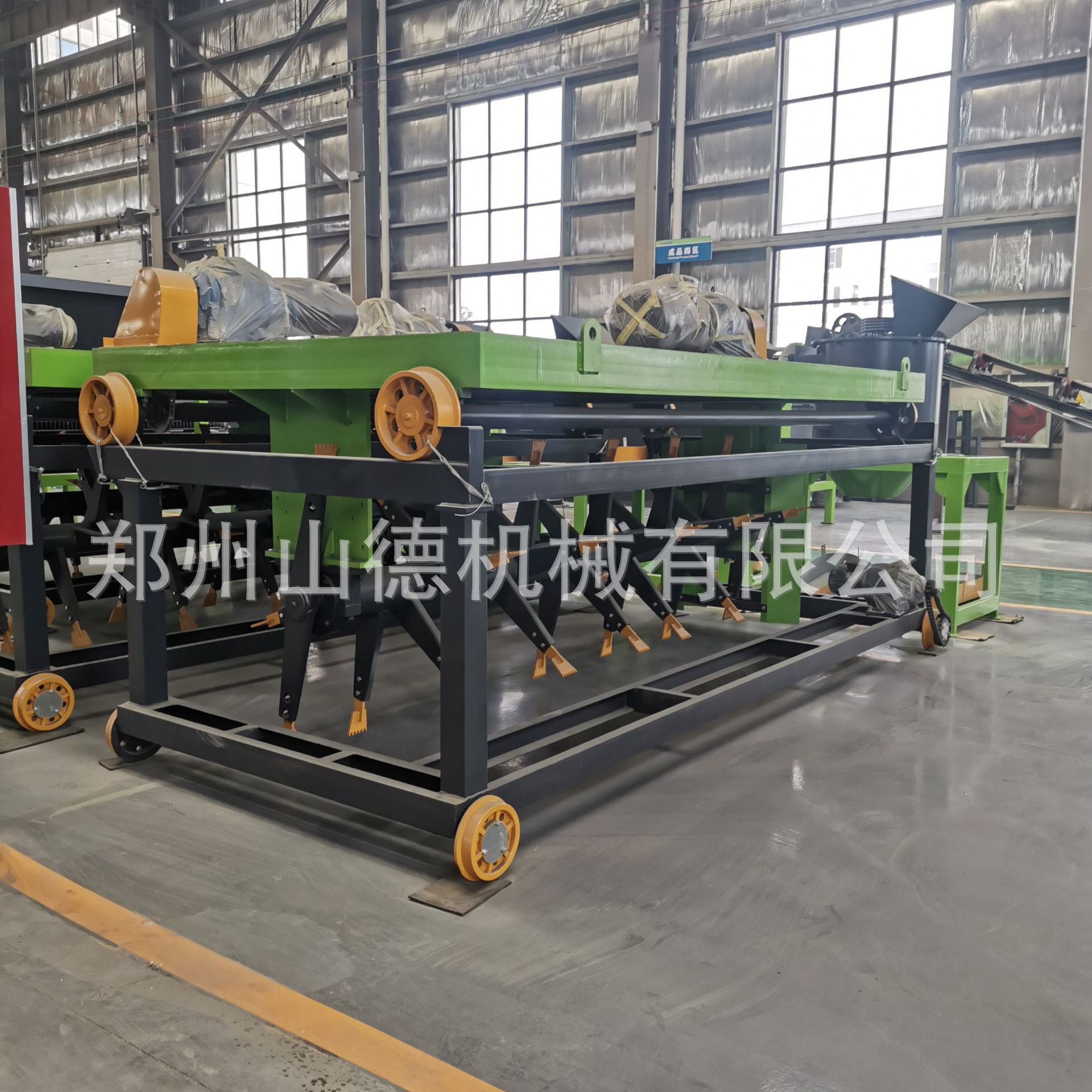 山德污泥粪便深槽翻抛机鸡鸭粪有机肥发酵液压翻堆机牛粪翻抛设备