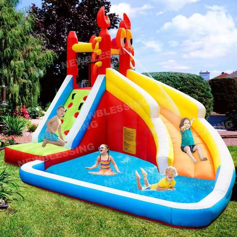 Pequeño castillo infláble para niños al aire libre parque de atracciones interior para niños Fuerte travieso casero deslizante cangrejo pequeño salto cama