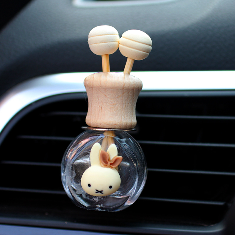 Salida de aire de perfume de coche, dibujos animados, celebridad de Internet, botella de aromaterapia de coche, clip de aire acondicionado, accesorios de coche, bowknot tembloroso