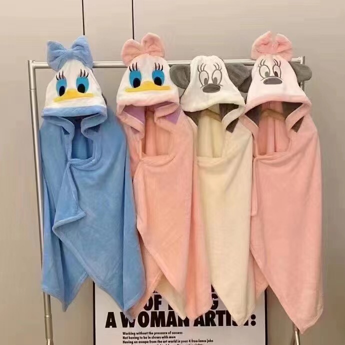 Cartoon Wearable Bathrobe Coral Velvet Children's Hooded Cloak Bath Towel Absorbent Cute Donald Duck Bathrobe Baby Bath Towel