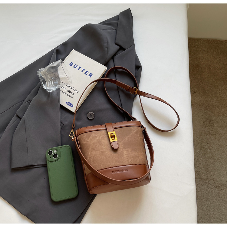 2024 New Korean-style trendy single-shoulder bag, niche design, underarm bag, fashionable and casual bucket bag, crossbody women's bag undefined
