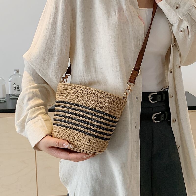 Summer Popular Straw Woven Small Bag for Women 2025 New Seaside Vacation Woven Bag Casual Versatile Crossbody Bucket Bag