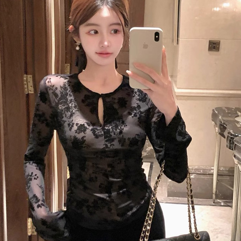 Official Picture and Real Price Black Round Neck Bottoming Long-Sleeved Lace T-Shirt for Women Spring and Summer Elegant Waist Slimming Look Design Top