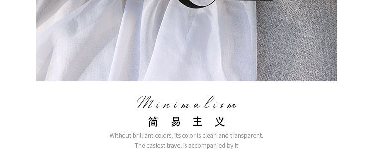 Transparent PVC Tote Bag Large Capacity Waterproof Zippered Jelly Bag Foldable Storage Handbag in use
