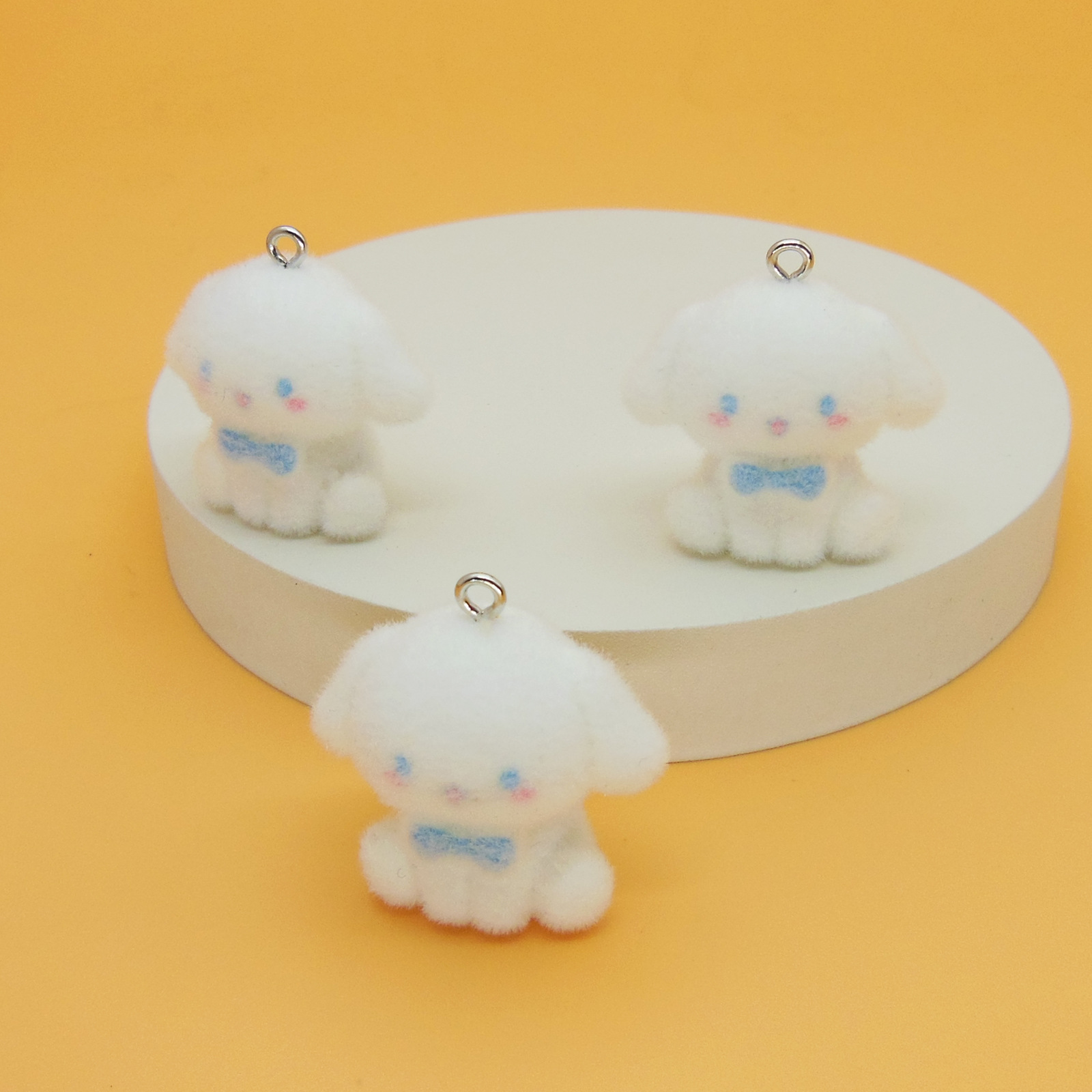 파란색 넥타이 큰 귀 개