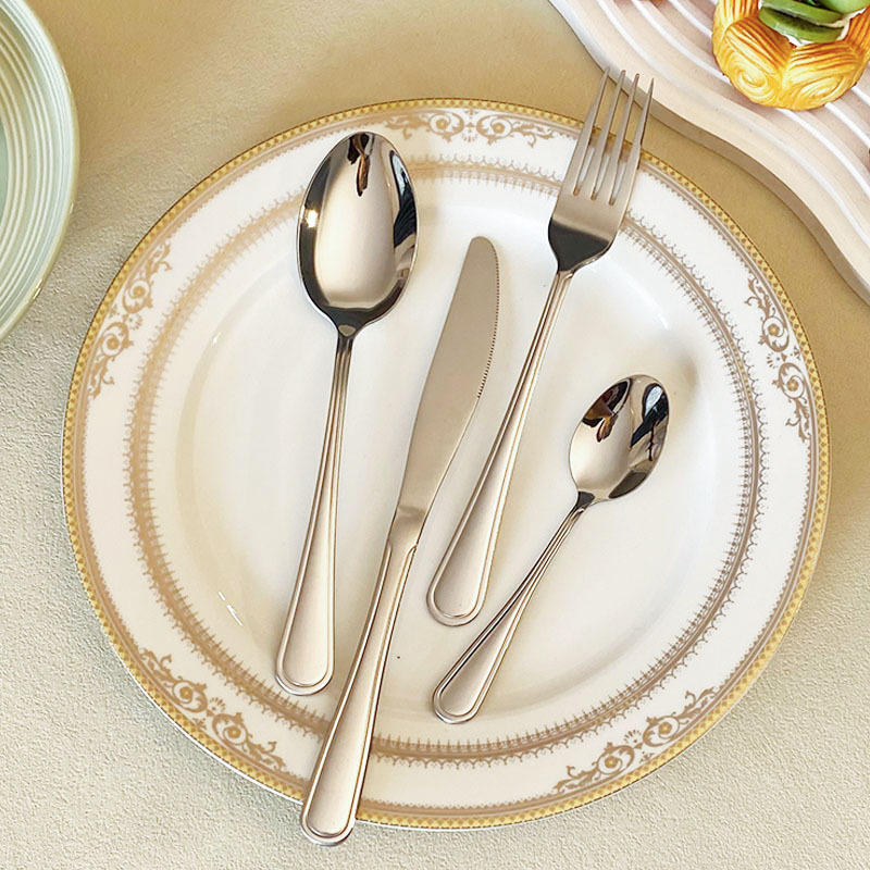 Bestickset i rostfritt stål för biff kniv och gaffel 4 delar_voghion.com