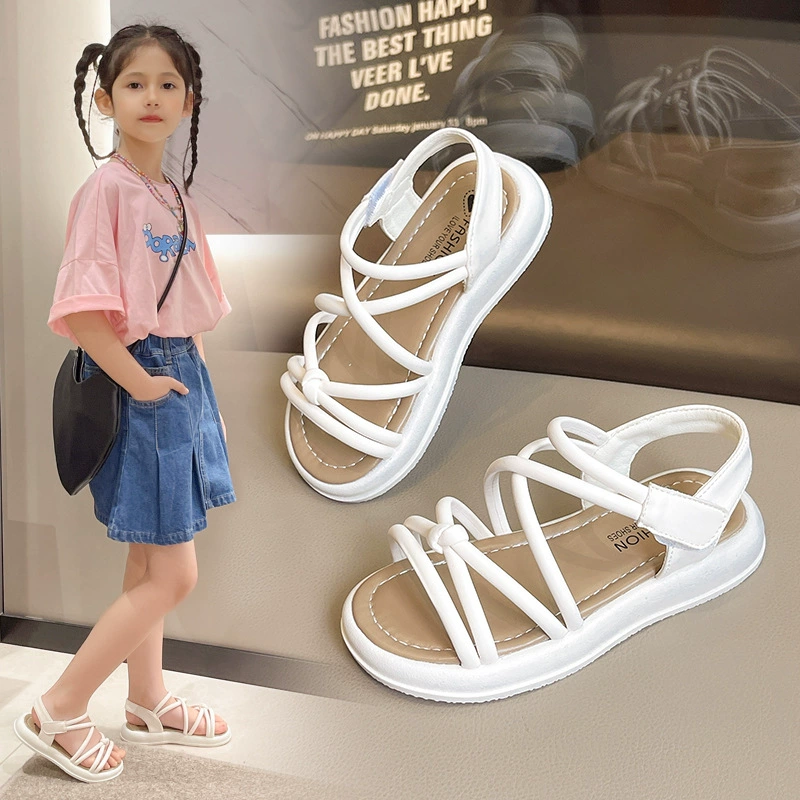 Детские сандалии для девочек, лето 2025, новая модная коллекция, для средних и старших детей, с мягкой подошвой, в стиле римских принцесс, пляжная обувь для девочек.