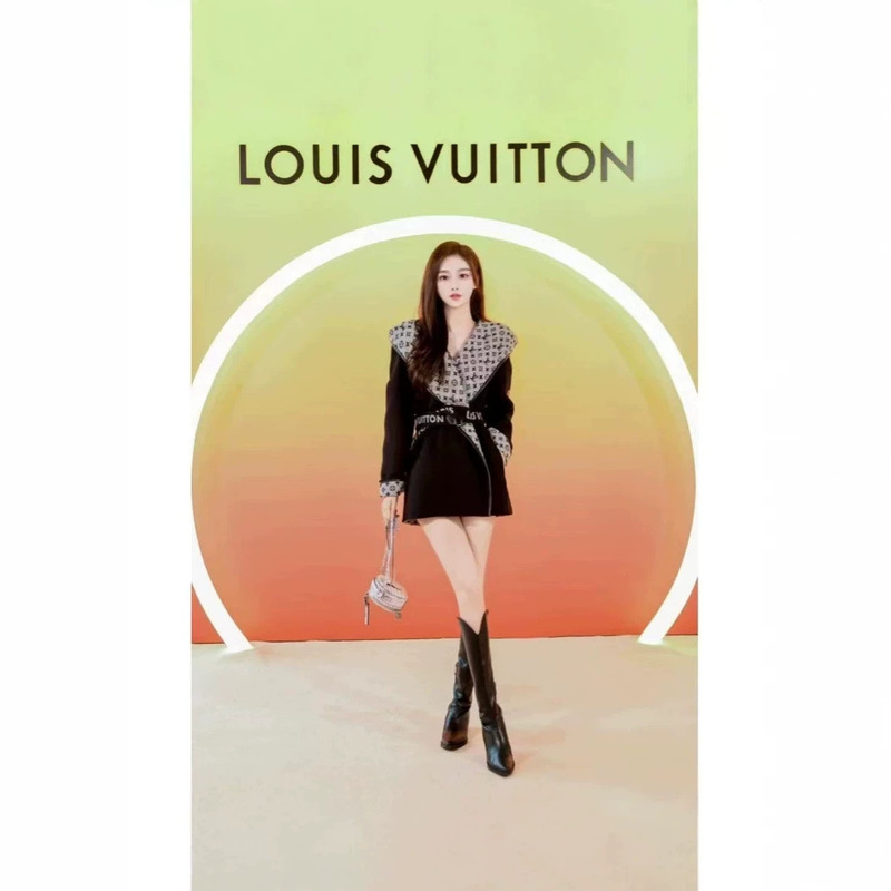 Correct version of women's autumn and winter high-end wool and cashmere warm air-conditioning shawl western travel coat Correct version of women's autumn and winter high-end wool and cashmere warm air-conditioning shawl western travel coat
