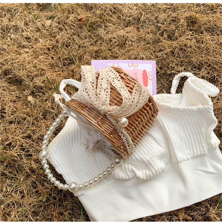 Fashion Round Straw Pearl Portable Bag display picture 6