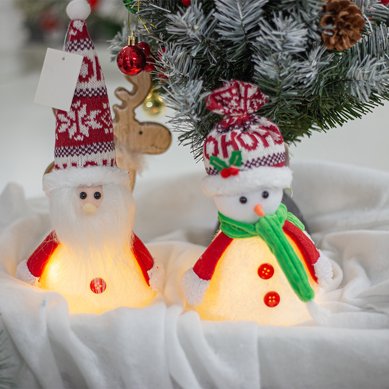 ARTISTRY TRANSIERO Nueva versión Q de luz LED Santa Claus muñeca botón batería regalo muñeco de nieve divertido pequeño adorno