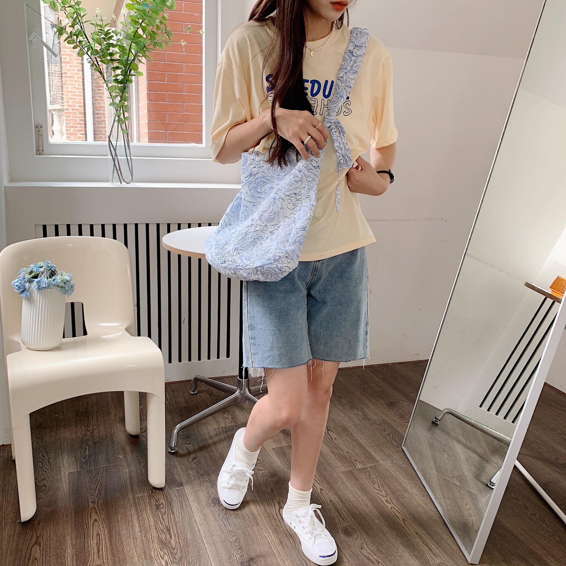 Wholesale of 25244 Jacquard blue rose large-capacity portable bags, clutch bags, storage bags, ladies' tote handbags undefined