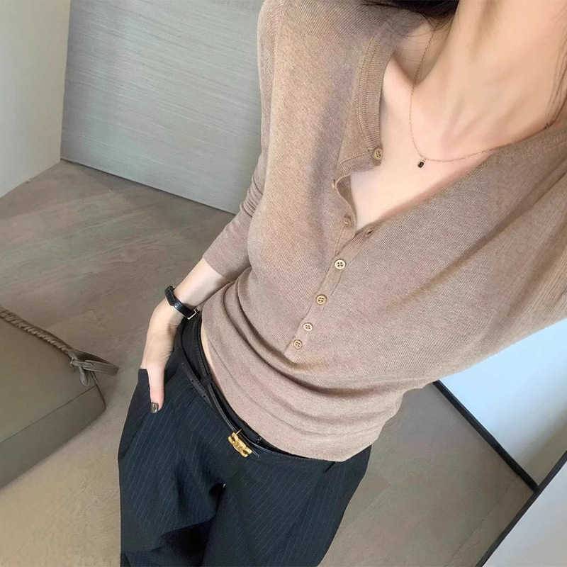 Camel-Colored High-End Old Money Style Slim-Fit Long-Sleeve Sweater for Women, Early Autumn V-Neck Top, Exposed Collarbone Knit Base Shirt, Thin Camel-Colored High-End Old Money Style Slim-Fit Long-Sleeve Sweater for Women, Early Autumn V-Neck Top, Exposed Collarbone Knit Base Shirt, Thin